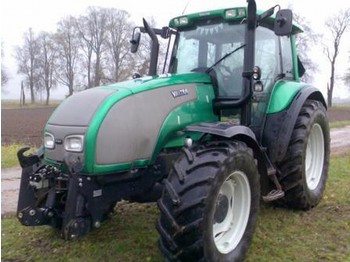 Valtra T140 - Traktor