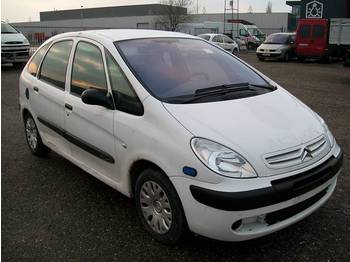 Citroen MPV, fabr.CITROEN, type PICASSO, 2.0 HDI, eerste inschrijving 01-01-2006, km-stand 136.700, chassisnr VF7CHRHYB25736940, AIRCO, alle documenten aanwezig - Bil