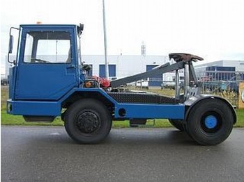 Sisu 4x4 terminal tractor zugmachine - Trækker